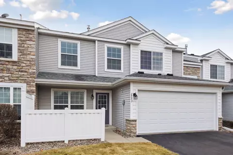 2773 Wagon Wheel Curv, Chaska, MN 55318