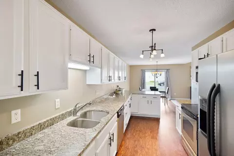2167 Limerick Ln, Shakopee, MN 55379