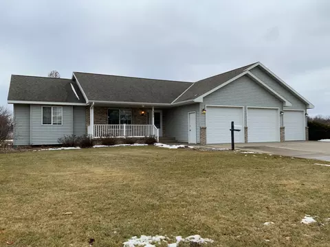 537 2nd St NW, Richmond, MN 56368