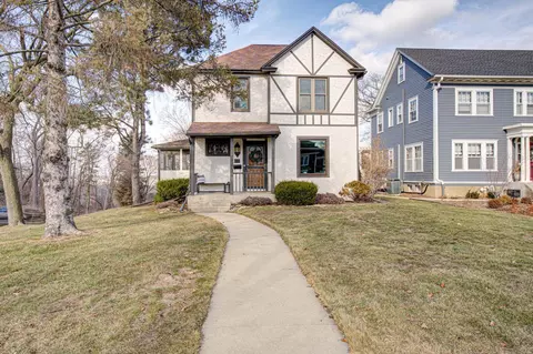 827 4th St SW, Rochester, MN 55902