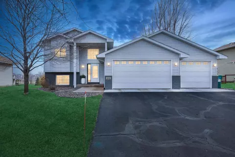 3722 Woodside Dr, Monticello, MN 55362