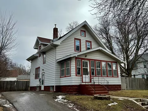 811 3rd St SE, Willmar, MN 56201 photo 2