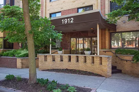 1912 Dupont Ave S #204, Minneapolis, MN 55403