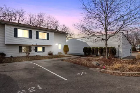 619 E Burnsville Pkwy #57, Burnsville, MN 55337