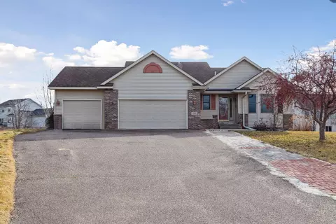 11831 N Meadow Curv, Lindstrom, MN 55045