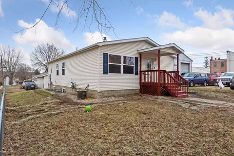 105 N 6th St, Henderson, MN 56044
