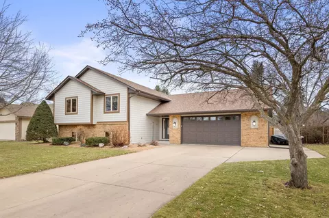 904 Windrow Dr, Little Canada, MN 55109