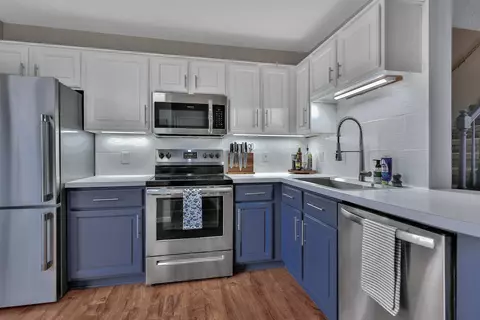 Kitchen - 1871 Casey Trl #132, Eagan, MN 55122 photo 2 of 5