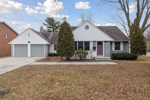 3113 W 60th St, Edina, MN 55410