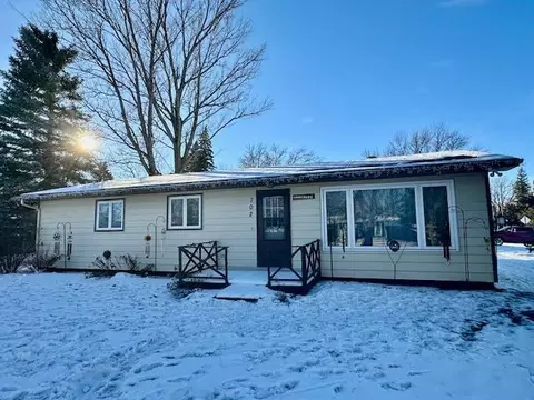 702 Champagne Ave SW, Red Lake Falls, MN 56750