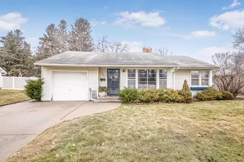 1995 Asbury St, Roseville, MN 55113