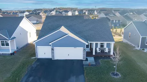 8527 Titanium Cir, Woodbury, MN 55129