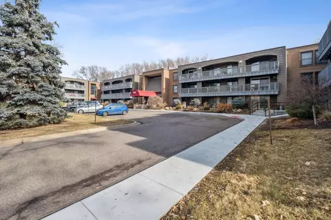 2800 Hamline Ave N #311, Roseville, MN 55113
