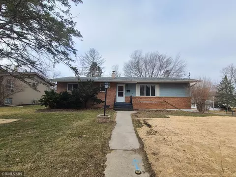 808 Prairie Ave SW, Faribault, MN 55021