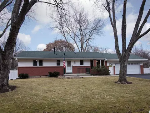3320 Brookview Dr, Burnsville, MN 55337