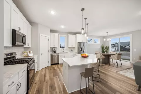10179 Arrowwood Trl, Woodbury, MN 55129