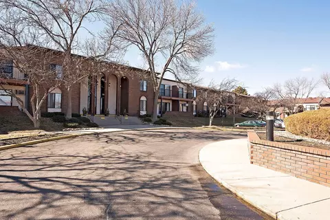 7320 York Ave S #102, Edina, MN 55435