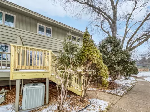 125 Windsor Ct, New Brighton, MN 55112