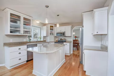 645 Oakwood Dr, Shoreview, MN 55126