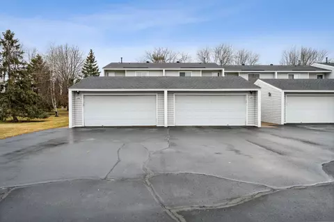 2248 Tower Ct, Woodbury, MN 55125