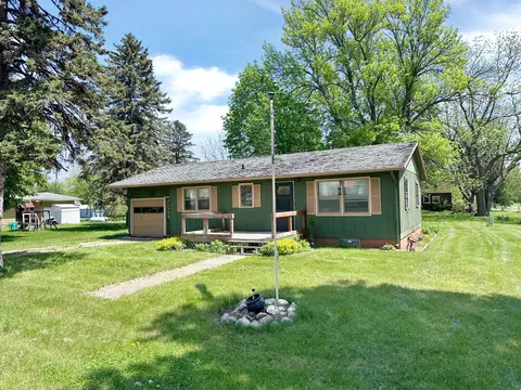 405 Dresden St, Ceylon, MN 56121