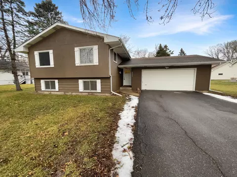 6330 15th St N, Oakdale, MN 55128