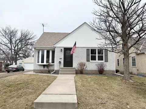 821 Hoyt Ave W, Saint Paul, MN 55117