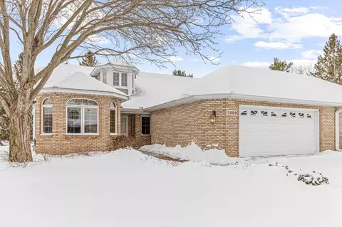5689 Dunlap Ave N, Shoreview, MN 55126
