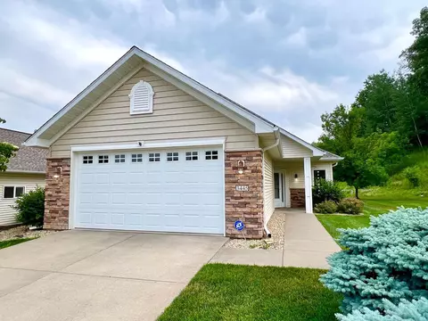3445 Briarview Ct, Red Wing, MN 55066