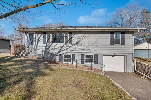 633 Belmont Ln W, Roseville, MN 55113
