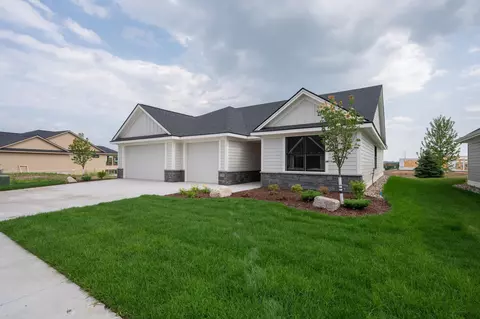 2704 Bentley Dr SW, Rochester, MN 55902