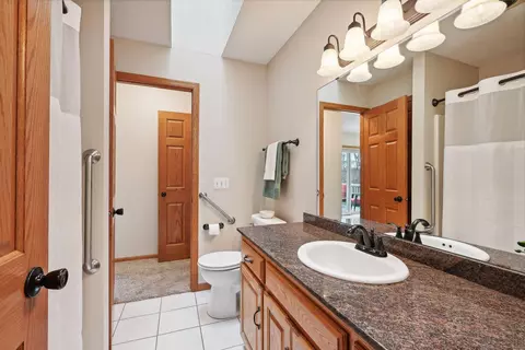 Bath - 134 River Oaks Dr, Cold Spring, MN 56320 photo 1 of 2