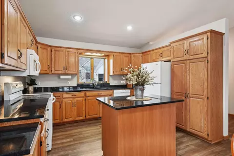 Kitchen - 134 River Oaks Dr, Cold Spring, MN 56320 photo 4 of 7