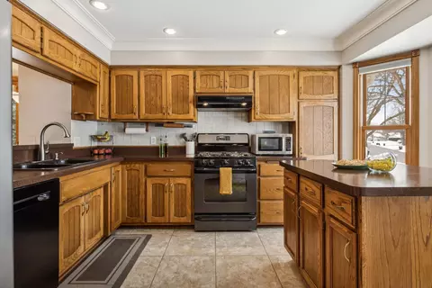 Kitchen - 11042 Quebec Ave N, Champlin, MN 55316 photo 5 of 6