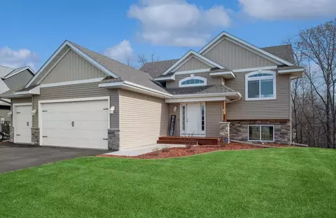 31165 Algonquin Trl, Chisago City, MN 55013