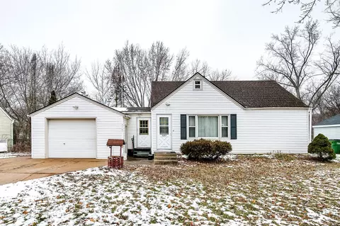 2307 Knoll Dr, Mounds View, MN 55112