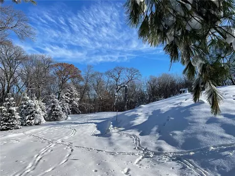 16 Nn Holdridge Ter, Wayzata, MN 55391