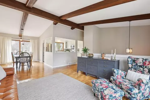 17301 Barberry Cir, Eden Prairie, MN 55346