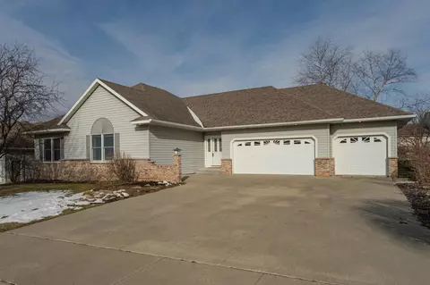 2037 Century Hills Dr NE, Rochester, MN 55906