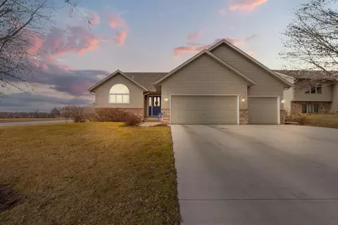 2202 Hulett Ave, Faribault, MN 55021