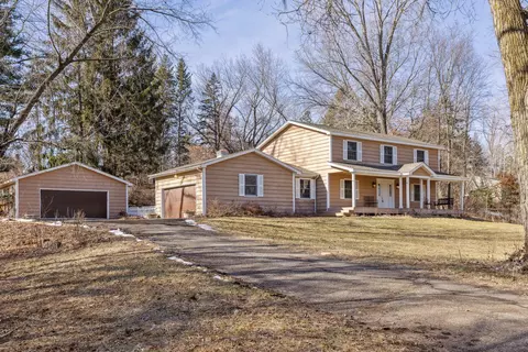 13 Nord Circle Rd, North Oaks, MN 55127