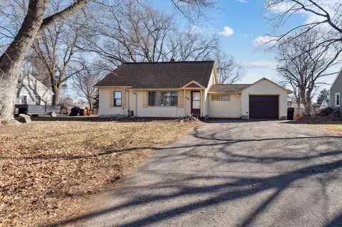 144 Skillman Ave E, Maplewood, MN 55117