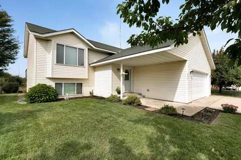 847 Sierra Ln, Saint Cloud, MN 56303