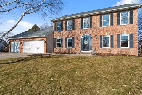 1200 Prestwick Ter, Mahtomedi, MN 55115