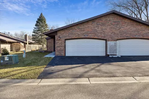 1034 Xene Ln N, Plymouth, MN 55447