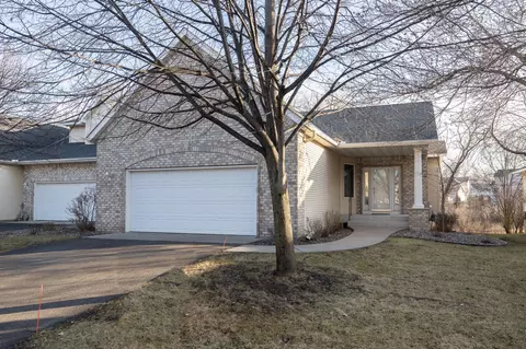 20527 Kalmeadow Ct, Lakeville, MN 55044