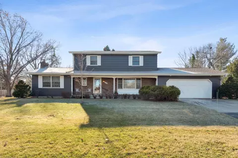 696 County Road B E, Maplewood, MN 55117