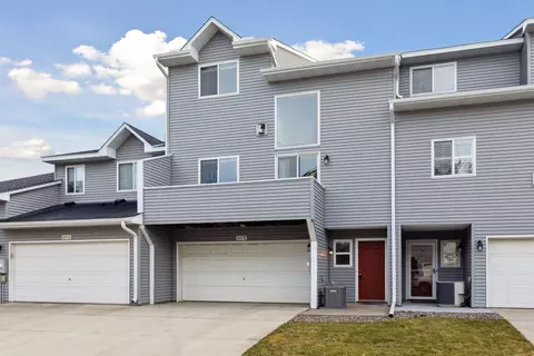 697 Kingfisher Ln #B, Woodbury, MN 55125
