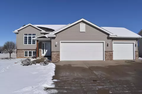 2591 Stony Creek Dr, Owatonna, MN 55060