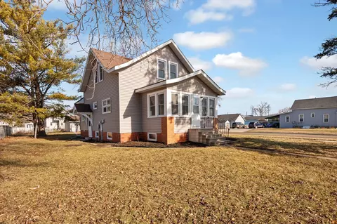 425 E 6th St, Blue Earth, MN 56013
